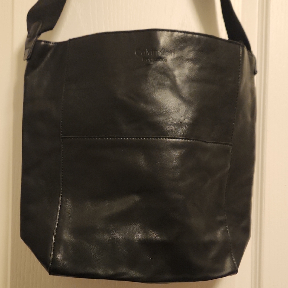 Calvin Klein Men's Black Leather Messenger Bag